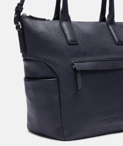 Annie Satchel M