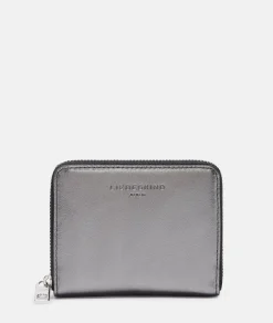 Metallic Ezra Conny