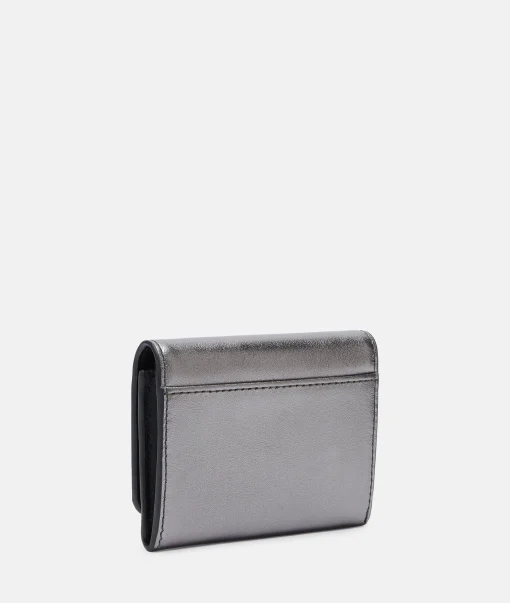 Metallic Ezra Louisa